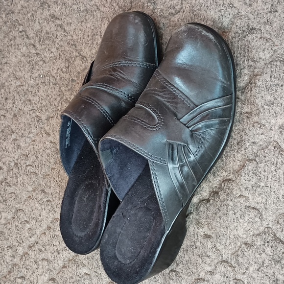 Share show flyer --Shoe show (women's size 5-6) on Saturday, 11/29/25 @ 7 PM CST - Picture 4 of 7